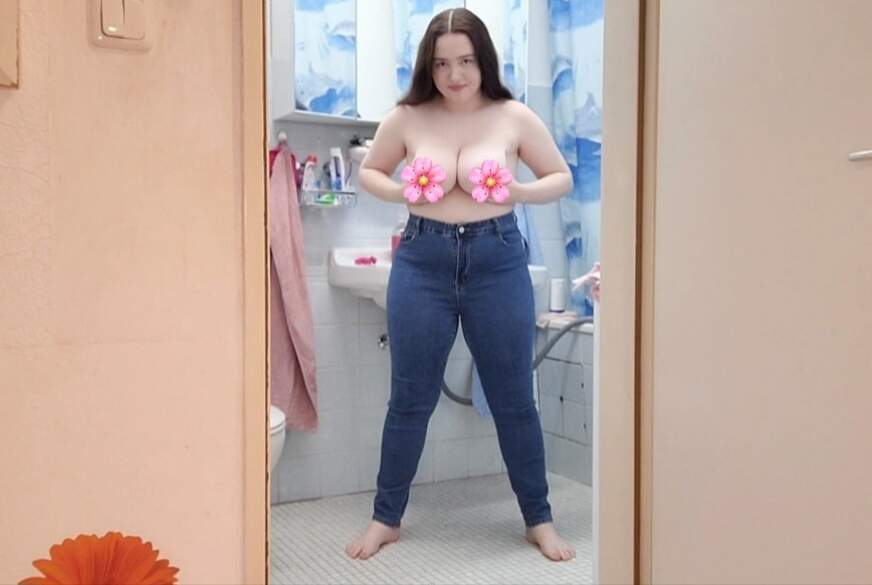 LiaSofia: So n**s war meine Hose noch nie!!! Ich p***e meine Jeans n**s!